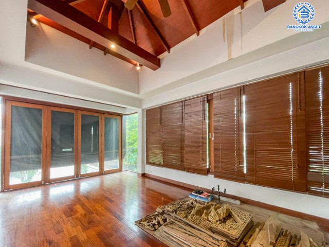 *****บ้านเดี่ยวมือสอง ม. ซอย พหลโยธิน56 พหลโยธิน บ้านเดี่ยวหลังใหญ่ ภายในตกแต่งหรูหรา สวยมาก  บนเนื้อที่เยอะถึง 98.60 ตร.ว.  3 ห้องนอน 3 ห้องน้ำ 2 ที่จอดรถ ภายในบรรยากาศร่มรื่นมีความเป็นส่วนตัวมาก พร้อมมีสระน้ำในตัว  บนพื้นที่กว่า 316 ตร.ม บนทำเลที่ดี เชื่อมต่อถนน พหลโยธิน, ลำลูกกา, วิภาวดี-รังสิต เดินทางสะดวกใกล้รถไฟฟ้า สถานี "แยก คปอ, คูคต"